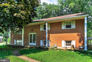 521 Ridgeway Dr, Wrightsville, PA 17368