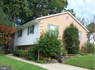 12602 Valleywood Dr, Woodbridge, VA 22192
