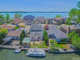 1411 Rivona Dr, Waterford, MI 48328