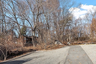 2 Ashford St, Saugus, MA 01906