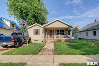 2410 Barker St, Clinton, IA 52732