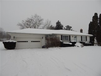1306 Old Princeton Rd, New Castle, PA 16101