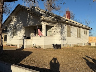 100 Cemetery Rd, Lakin, KS 67860