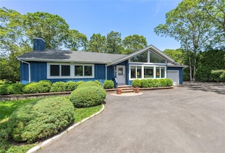 18 Squires Ave, East Quogue, NY 11942