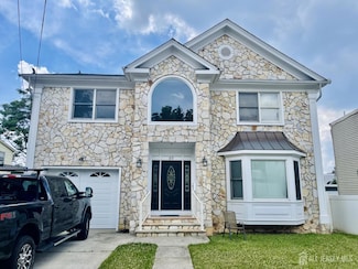 89 Sharot St, Carteret, NJ 07008