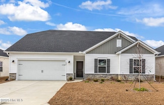 628 Blackthorne Cir NW, Calabash, NC 28467