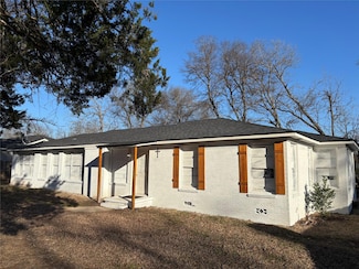 104 Leland Dr, Athens, TX 75751