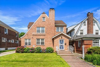 29-34 161st St, Flushing, NY 11358