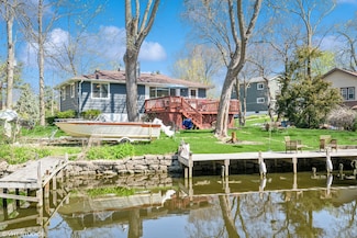 31 Medinah Ave, Fox Lake, IL 60020