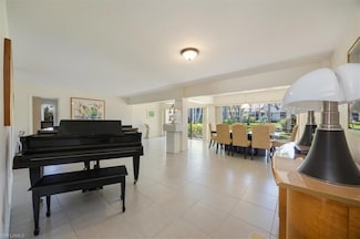 576 Retreat Dr Unit 101, Naples, FL 34110
