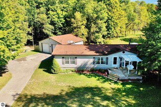 1042 N 21 1 2 Rd, Boon, MI 49618