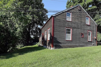 2 Hubbard Ln, Hallowell, ME 04347