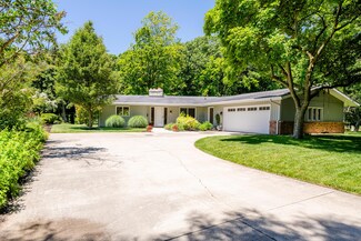 2710 Lakeview Ave, Saint Joseph, MI 49085