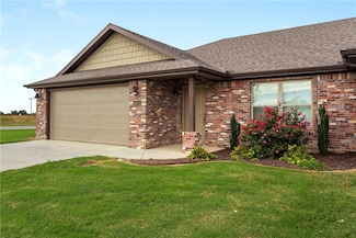 935 Via Silva Ave, Springdale, AR 72762