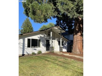 803 Madison St, Silverton, OR 97381