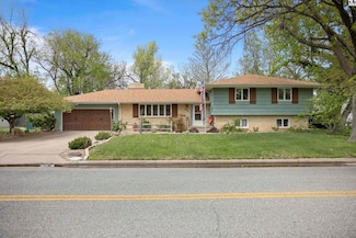 206 W 27th Ave, Hutchinson, KS 67502