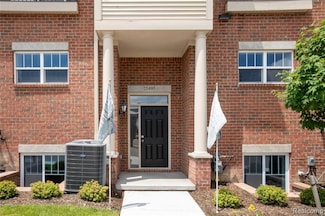25495 Grandview Ln Unit 25, Novi, MI 48375
