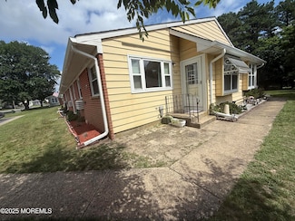 24B Monmouth Ln, Whiting, NJ 08759