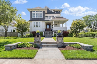 8 River Ave, Monmouth Beach, NJ 07750