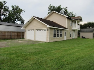 411 River Oaks Dr, Destrehan, LA 70047