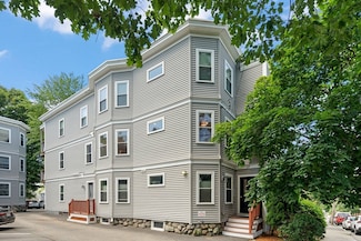 17 Robbins St Unit 2-2, Waltham, MA 02453