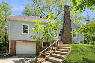 1296 Hazelwood St, Saint Paul, MN 55106