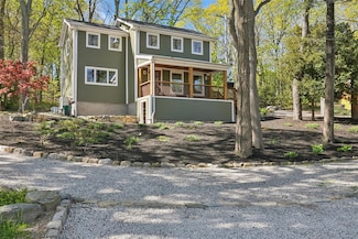 7 School St, Bayville, NY 11709