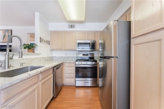 5259 Caspian Springs Dr Unit 204, Las Vegas, NV 89120