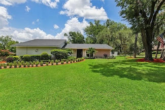 126 Holly Tree Ln, Brandon, FL 33511