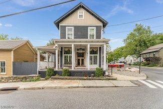 44 Main St, Califon, NJ 07830