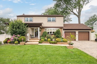 7 Crocus Dr, Massapequa, NY 11758