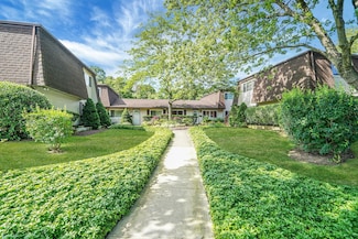 141 Feller Dr Unit 218, Central Islip, NY 11722