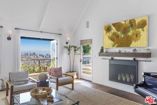 8148 Mannix Dr, Los Angeles, CA 90046