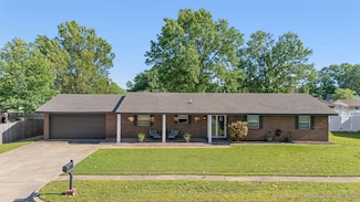 5121 Bridle Rd, Bartlesville, OK 74006