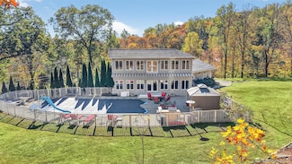 10 Sunrise Dr, Putnam Valley, NY 10579