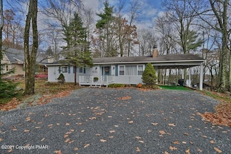 36 Maplewood Rd, Lake Harmony, PA 18624