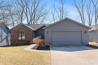 6719 W Canal Pointe Ln, Fort Wayne, IN 46804
