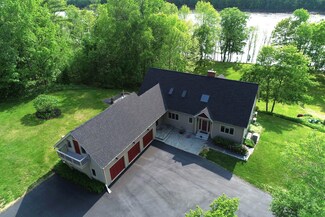 38 Agry Point Rd, Pittston, ME 04345