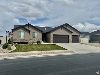 1047 E Hunter Ln, Eagle Mountain, UT 84005