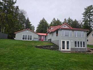 69 Scott Dr, Monmouth, ME 04259