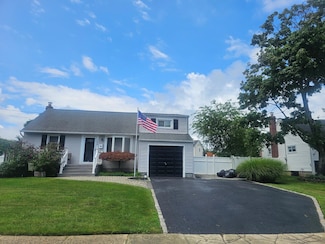 155 Reynolds Rd, West Islip, NY 11795
