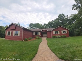 3740 Wood Point Dr, Ortonville, MI 48462