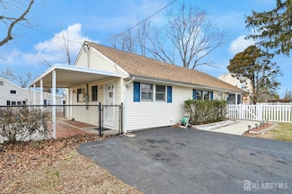 17 Barnett Place, Piscataway, NJ 08854