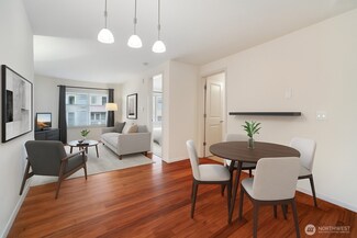 3045 20th Ave W Unit 208, Seattle, WA 98199