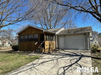 112 S Miller St, Waverly, IL 62692