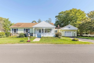 35 Maple Ave, Villas, NJ 08251