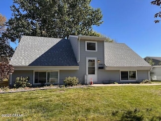 2505 S 18th St, Grand Forks, ND 58201