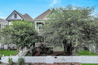 1512 Winnie St, Galveston, TX 77550