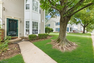 193 Columbus Dr, Franklin Park, NJ 08823