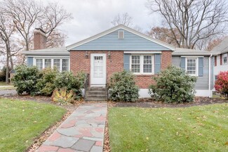 28 Sumner St, Auburn, MA 01501